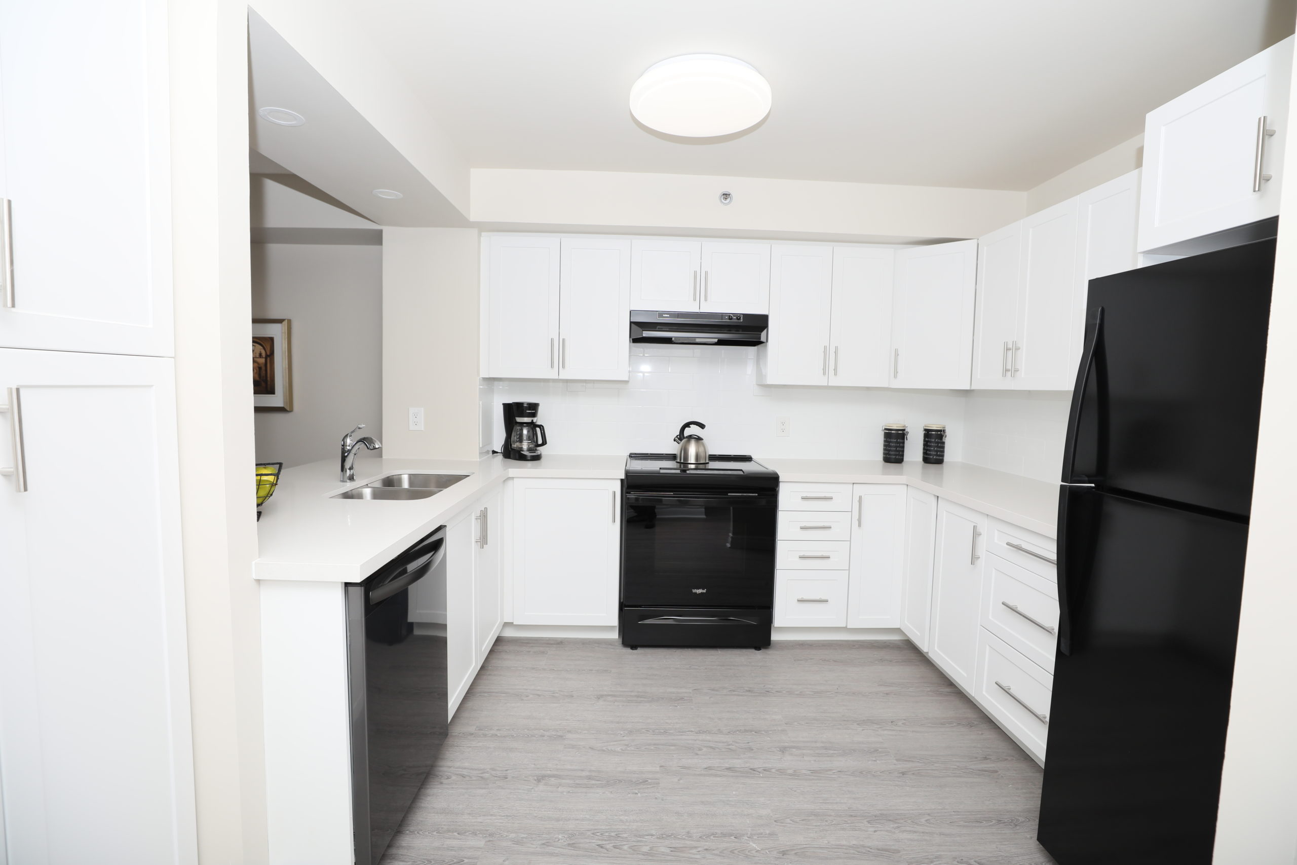 suite image showing kitchen